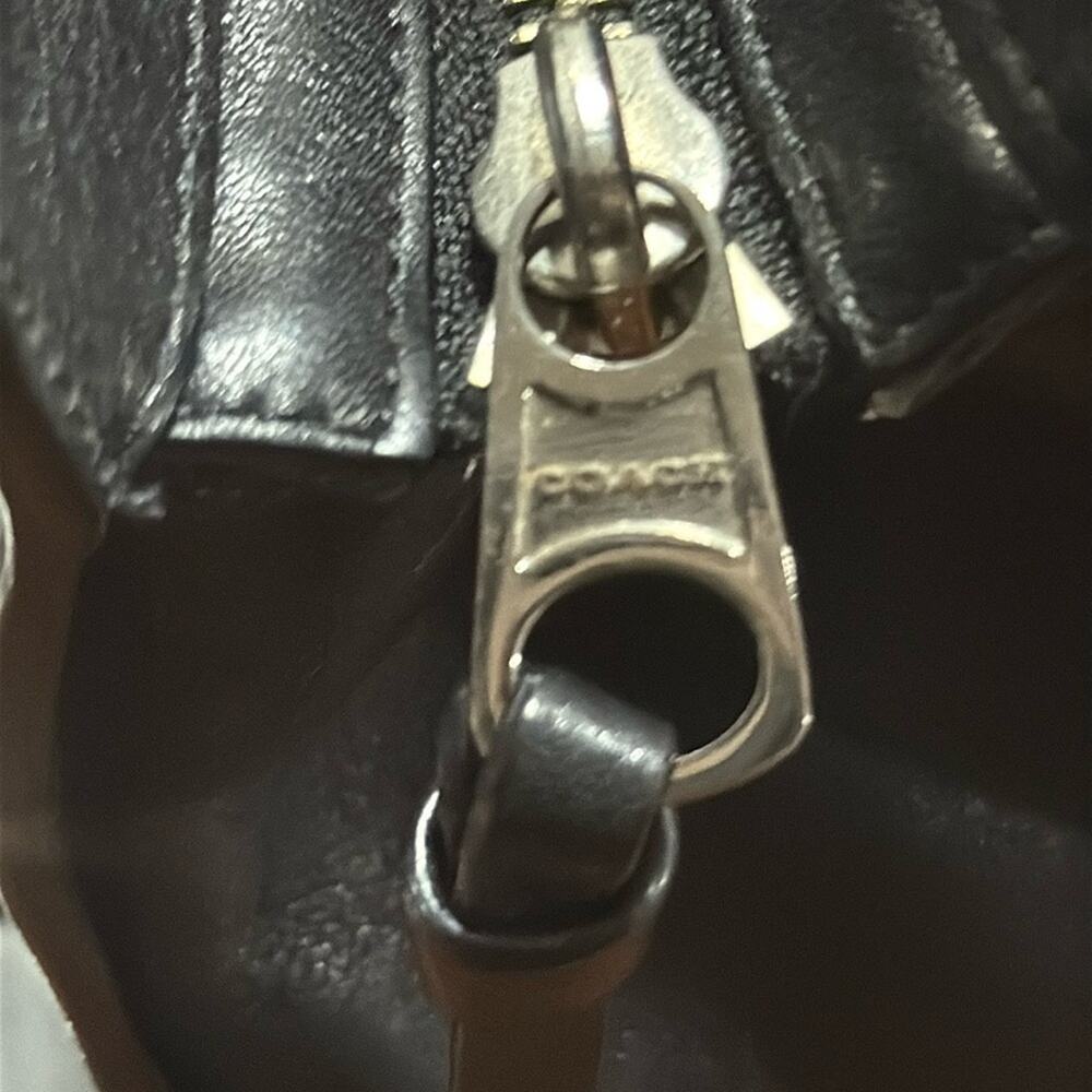 Coach Bleecker Leather Clutch. - Picture 2 of 6